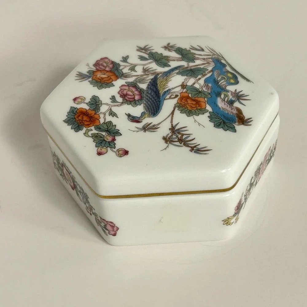 Wedgewood Bone China Trinket Box/ powder box. Kutani Crane Made in England.